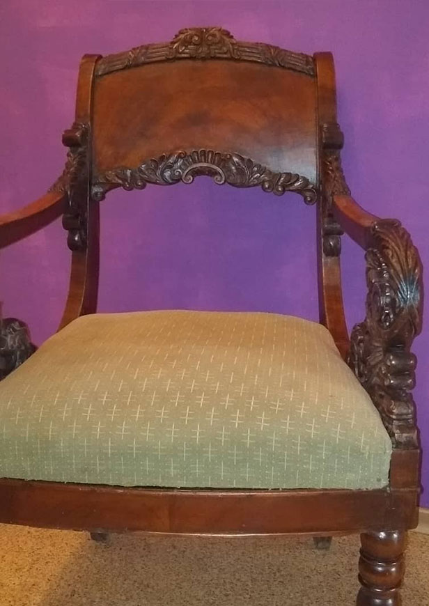 Ремонт, реставрация и перетяжка старинного кресла
