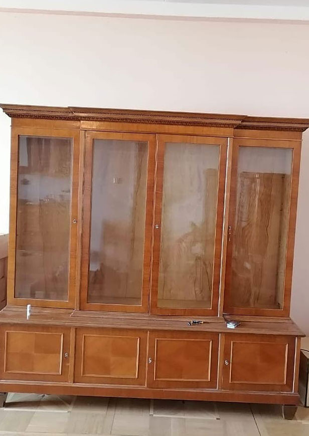 Старинный шкаф до реставрации