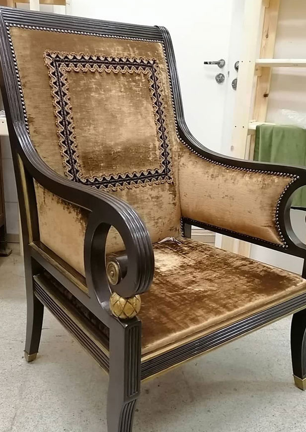 Кресло после реставрации и перетяжки