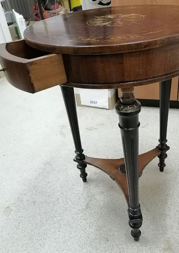 Реставрация старинного чайного столика из дерева