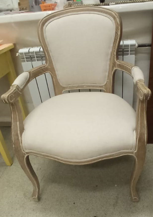 Старинное кресло после реставрации