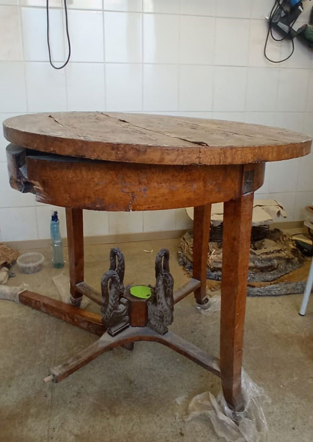 Реставрация и золочение элементов, антикварный стол