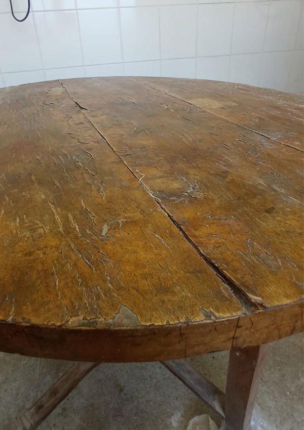 Реставрация и золочение элементов, антикварный стол